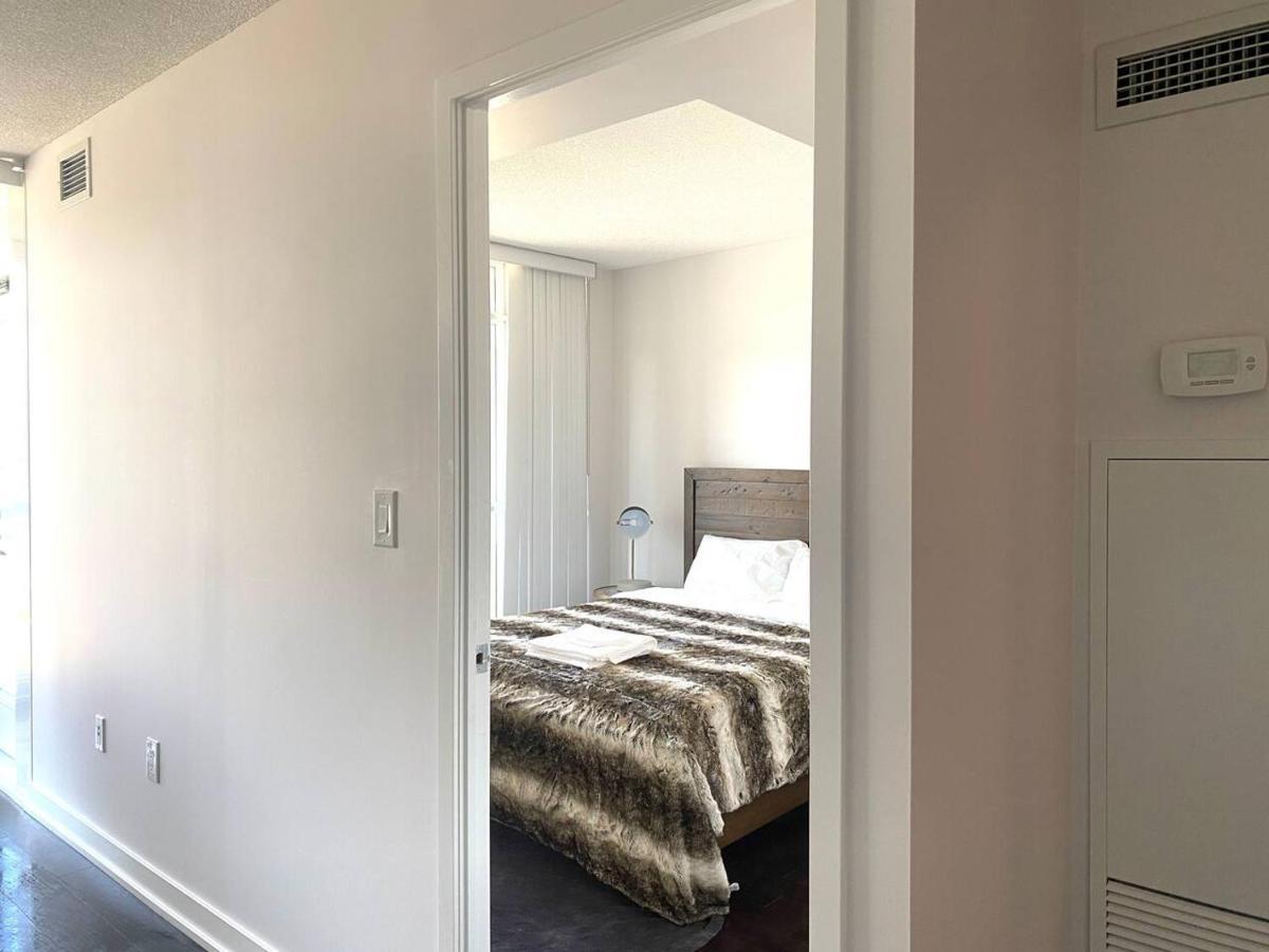 Family Oriented Downtown Toronto 2Bdrm Condo With Parking & Office Space Exteriör bild