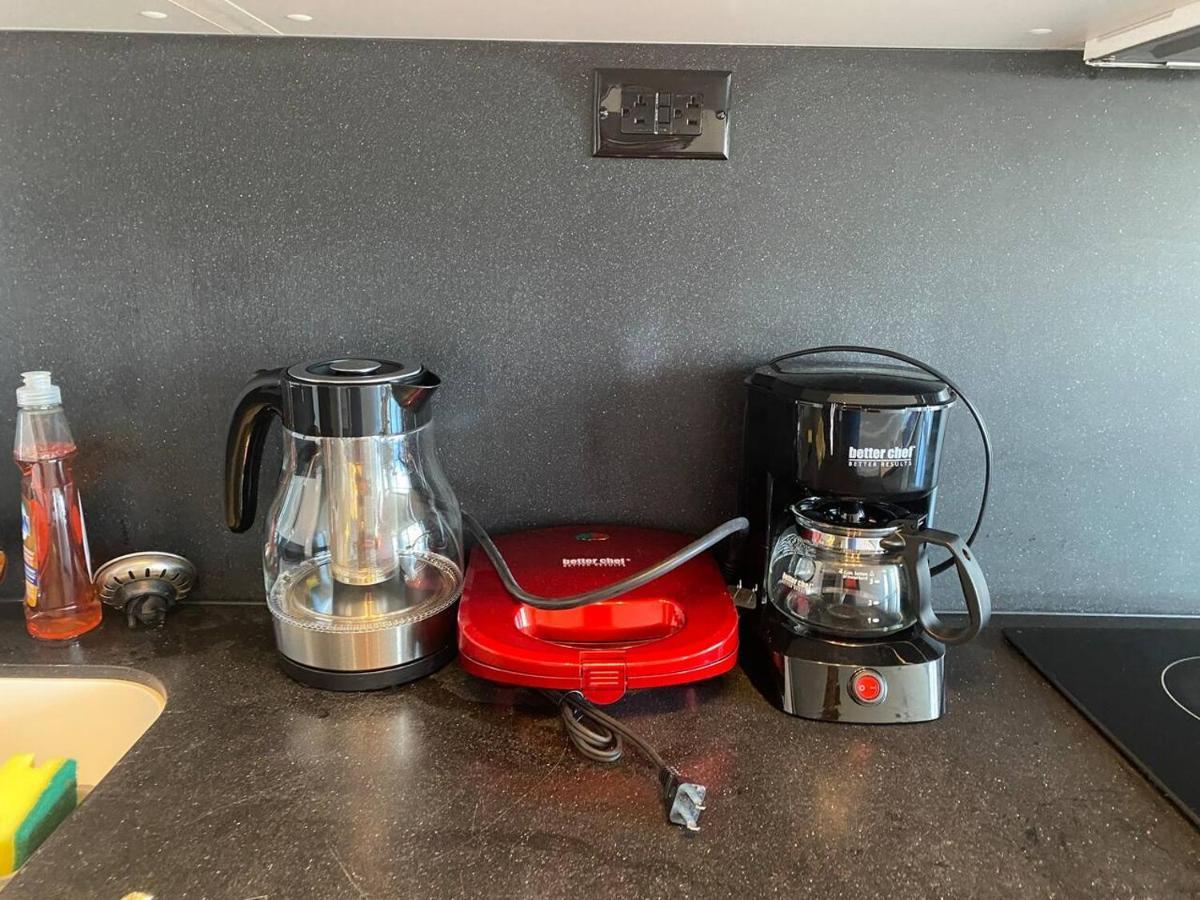 Family Oriented Downtown Toronto 2Bdrm Condo With Parking & Office Space Exteriör bild