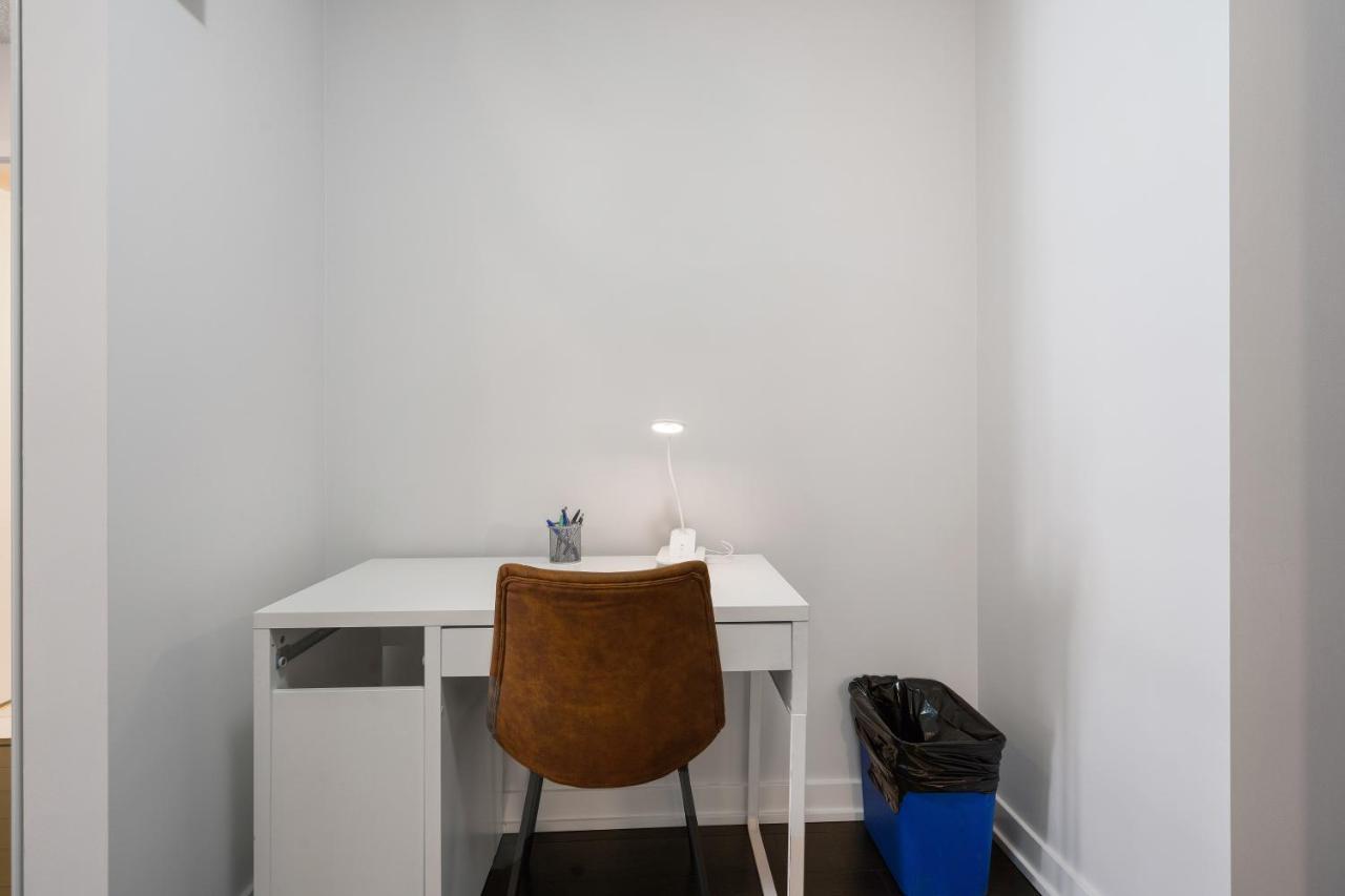 Family Oriented Downtown Toronto 2Bdrm Condo With Parking & Office Space Exteriör bild