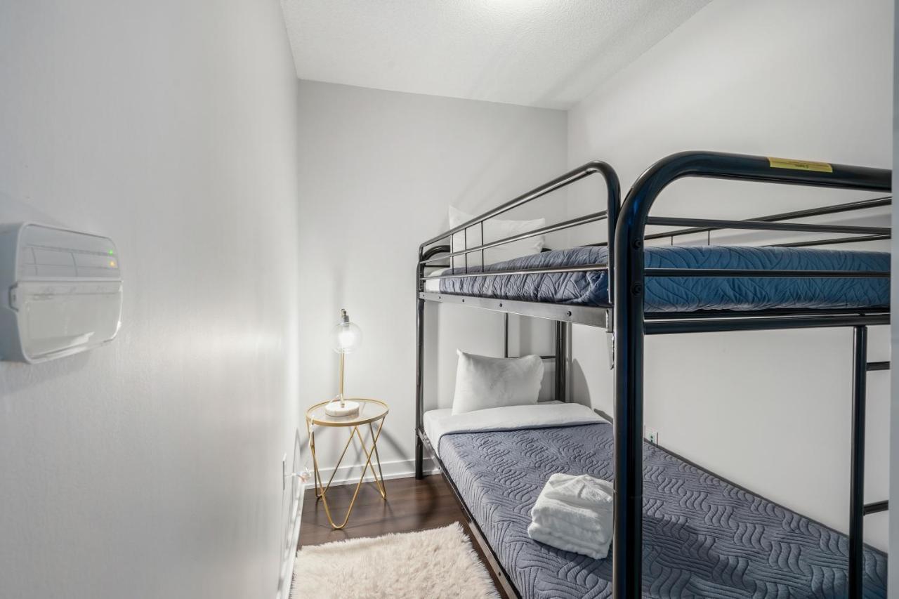 Family Oriented Downtown Toronto 2Bdrm Condo With Parking & Office Space Exteriör bild