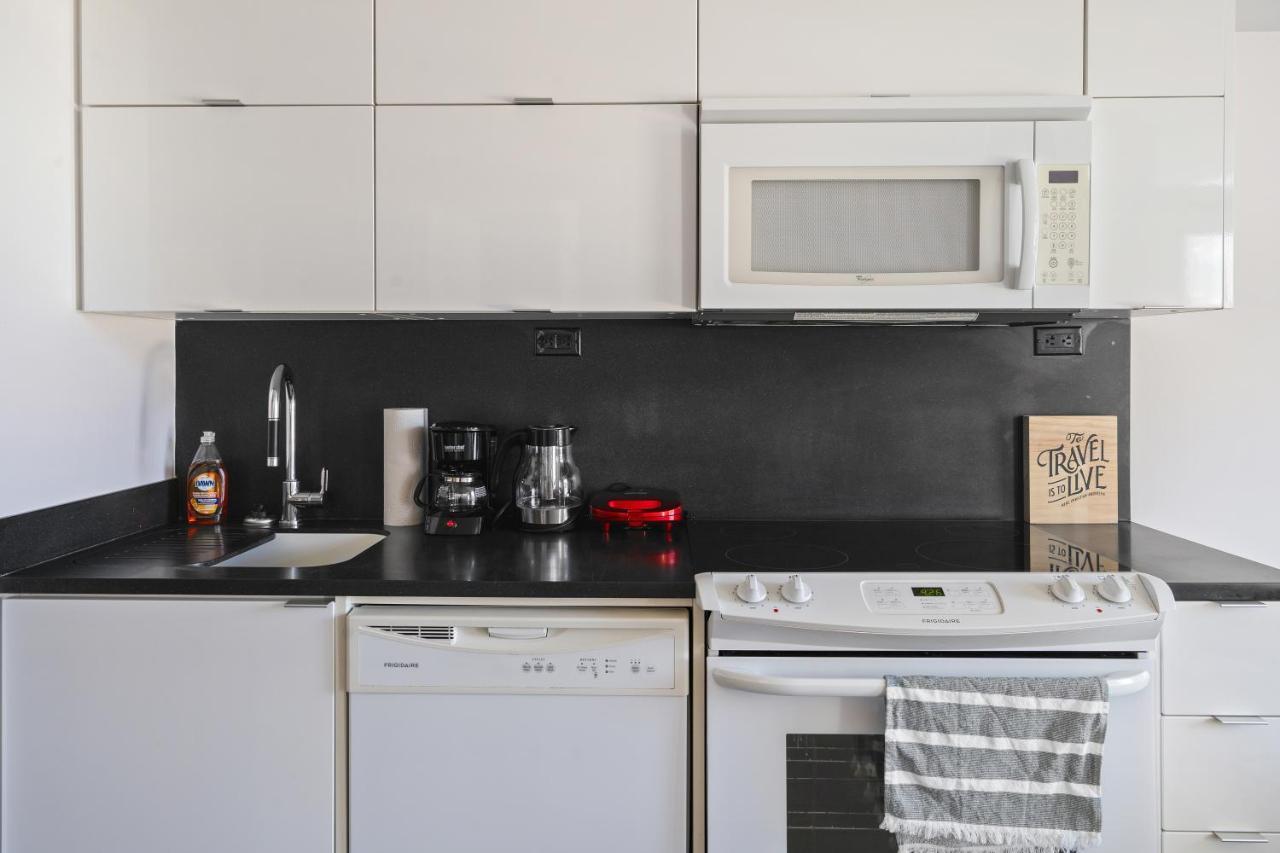 Family Oriented Downtown Toronto 2Bdrm Condo With Parking & Office Space Exteriör bild