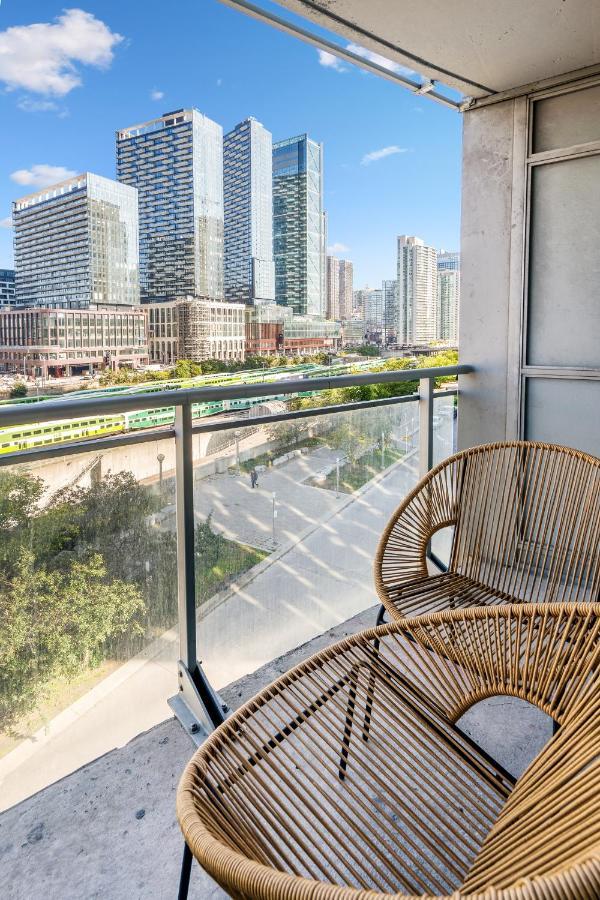 Family Oriented Downtown Toronto 2Bdrm Condo With Parking & Office Space Exteriör bild