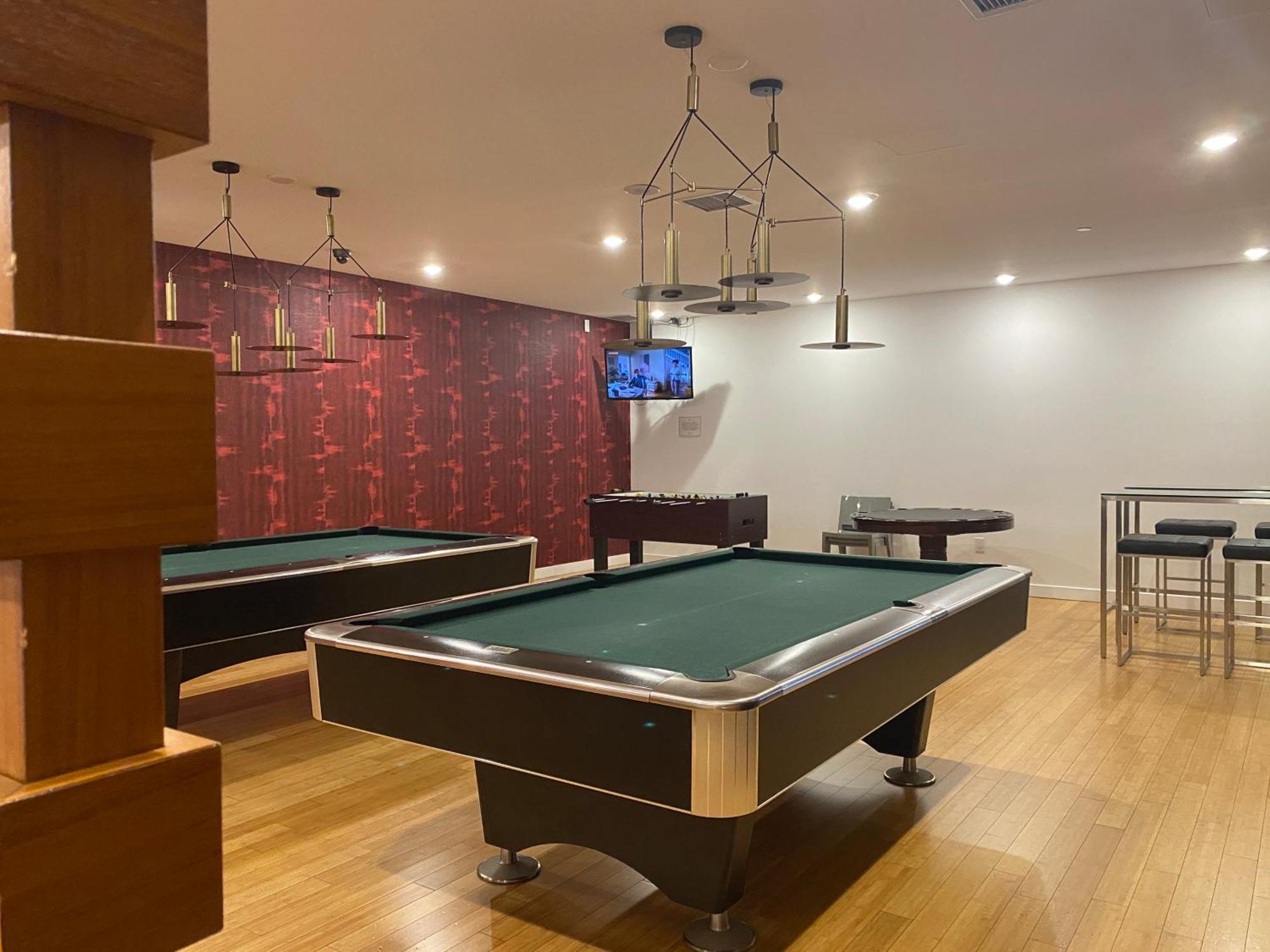 Family Oriented Downtown Toronto 2Bdrm Condo With Parking & Office Space Exteriör bild