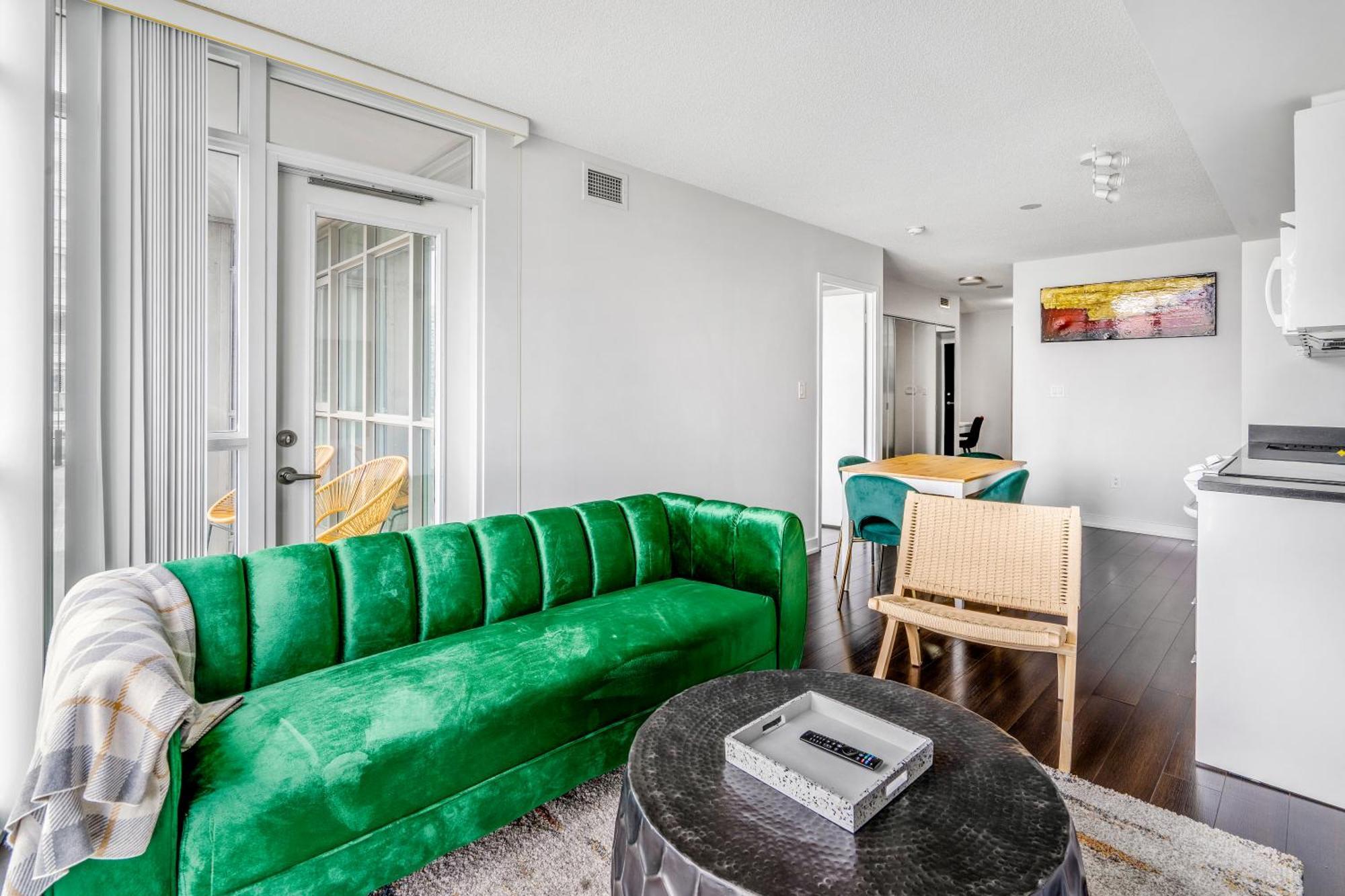 Family Oriented Downtown Toronto 2Bdrm Condo With Parking & Office Space Exteriör bild