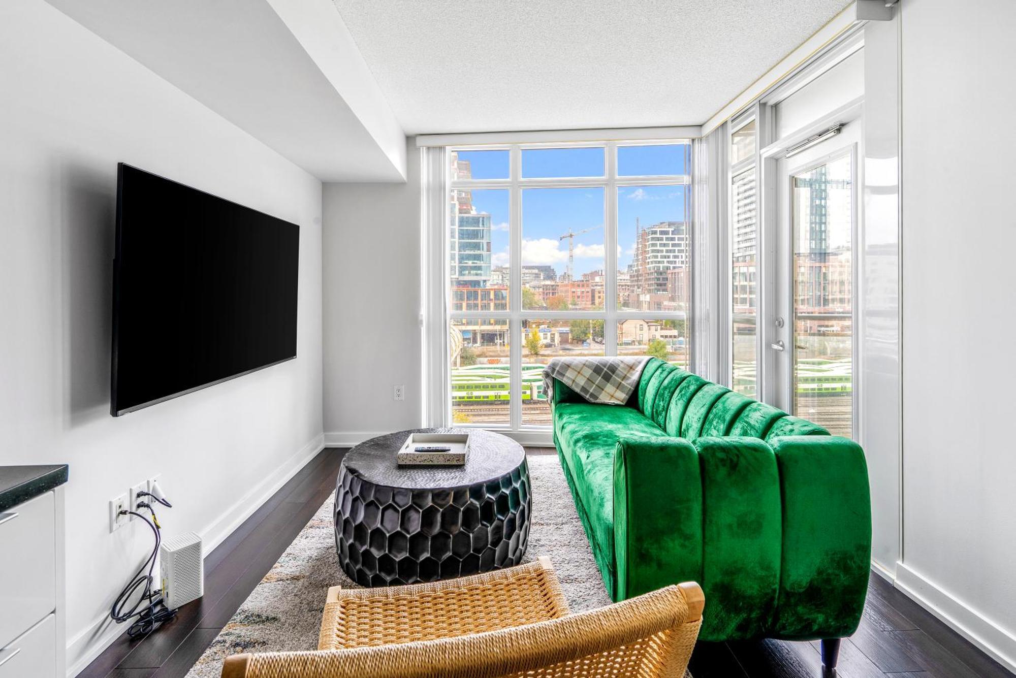 Family Oriented Downtown Toronto 2Bdrm Condo With Parking & Office Space Exteriör bild